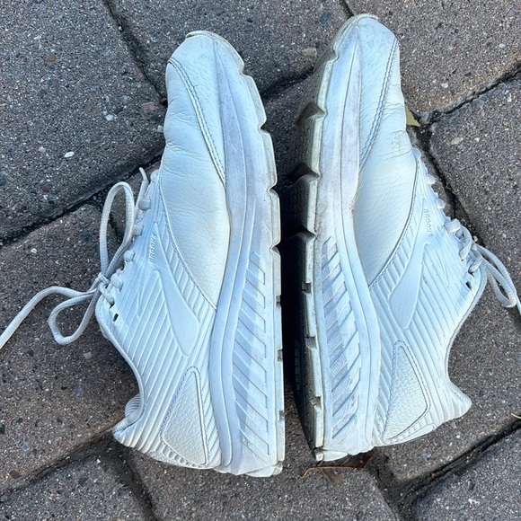 Brooks white sneakers - Picture 1 of 4